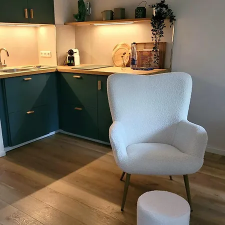 Kellifornia Apartment *